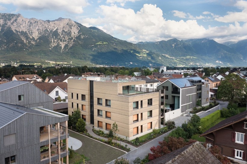 Groß (ERDEN_Buchs_Groffeldgasse_cbyHannoMackowitz-DJI_0888-min).jpeg