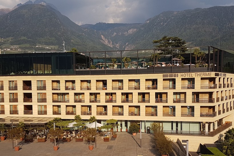 Aufstockung Hotel  Therme Meran.jpg