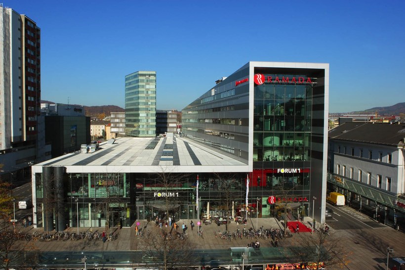 Bahnhof Salzburg.jpg