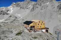 Totalphütte neu.JPG