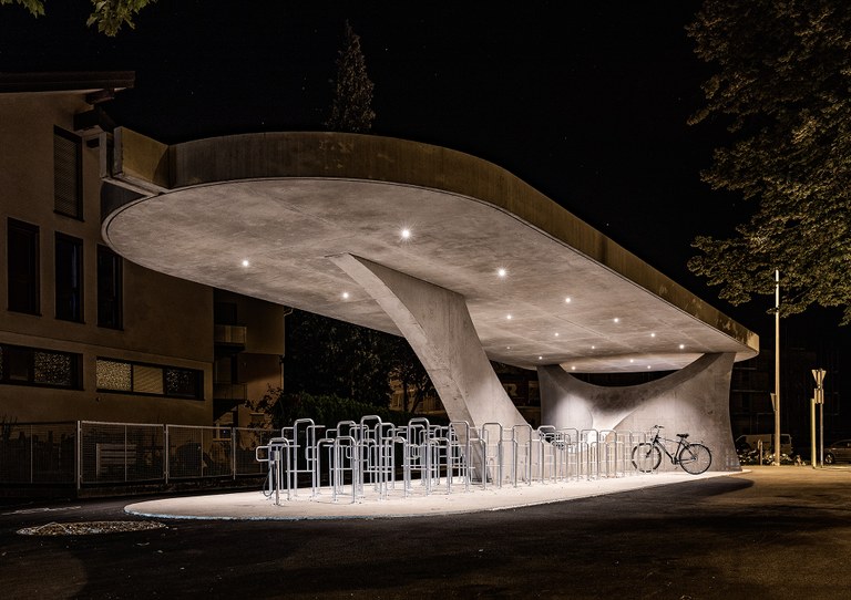 Fahrradabstellanlage_Buswartebereich_Engel_Nacht_©Lukas Hämmerle (9).jpg