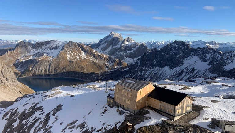 Hütte neu.JPEG